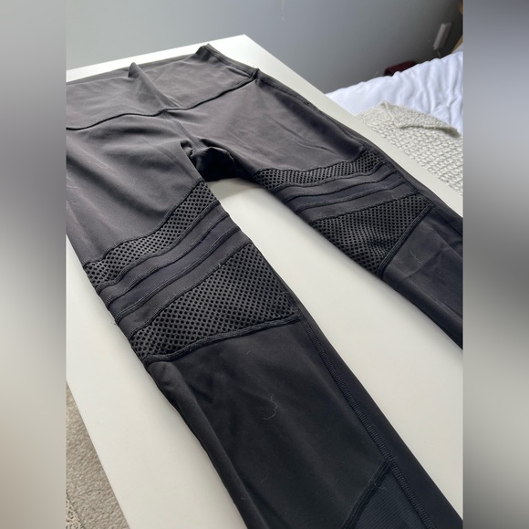 Lululemon Wunderunder Highrise Mix and Mesh Leggings - Picture 3 of 4